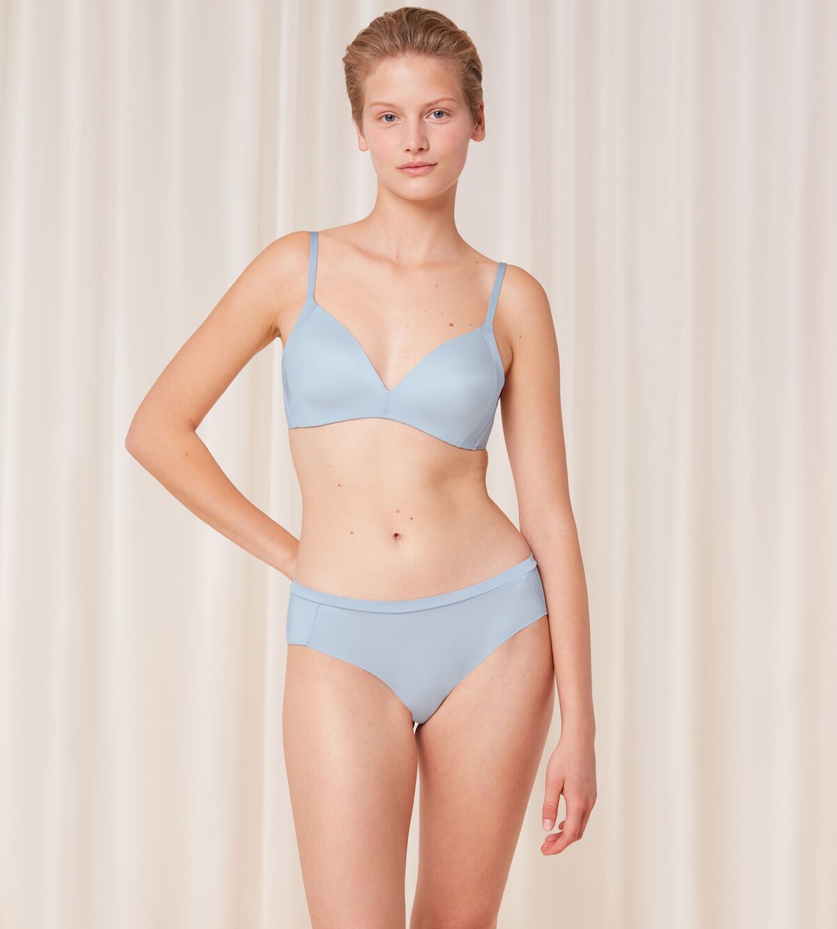 BODY MAKE-UP SOFT TOUCH HIPSTER EX