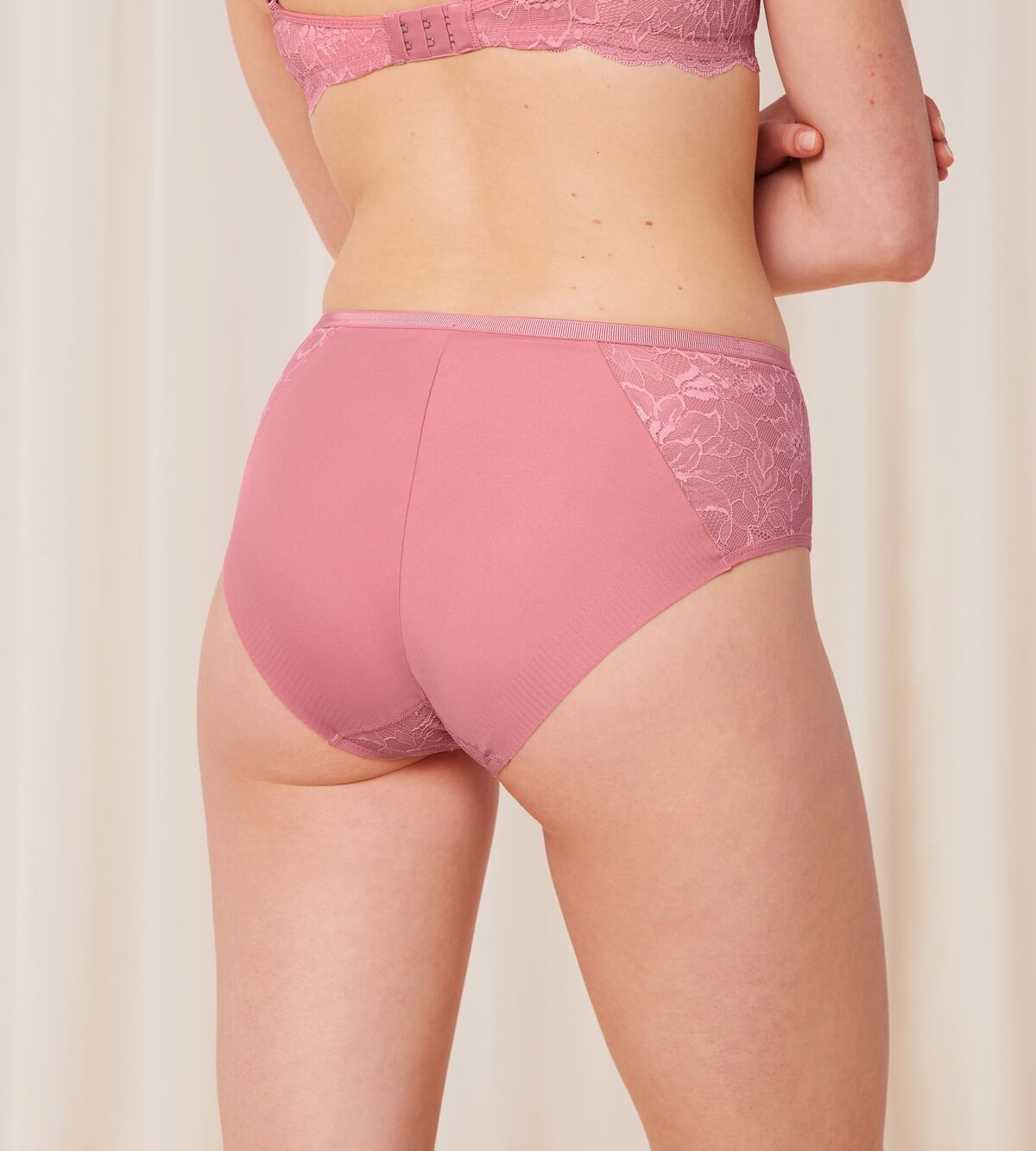 AMOURETTE CHARM T MAXI02